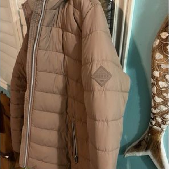 COPY - Hollister puffer jacket - Picture 2 of 3
